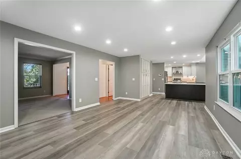 Living - 352 Sentinel Oak Dr, Centerville, OH 45458 photo 8 of 11