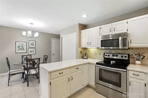 Kitchen - 4964 Field Point Ct, Dayton, OH 45440 photo 2 of 4