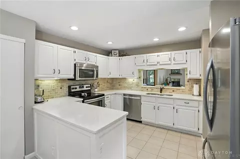 Kitchen - 4964 Field Point Ct, Dayton, OH 45440 photo 1 of 4