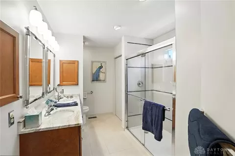 Bath - 4964 Field Point Ct, Dayton, OH 45440 photo 1 of 4