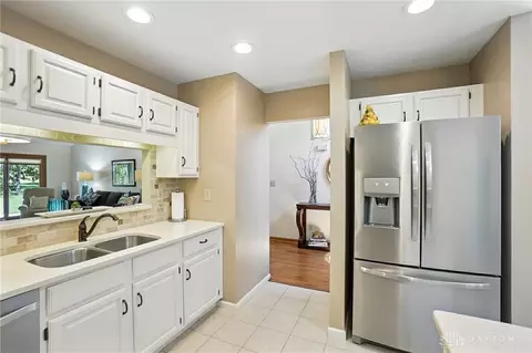 Kitchen - 4964 Field Point Ct, Dayton, OH 45440 photo 3 of 4