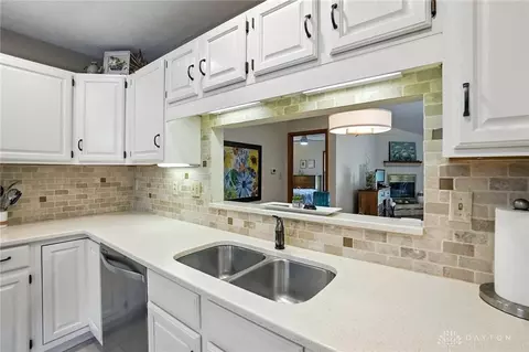 Kitchen - 4964 Field Point Ct, Dayton, OH 45440 photo 4 of 4