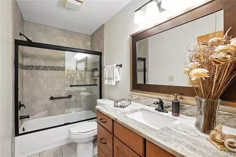 Bath - 4964 Field Point Ct, Dayton, OH 45440 photo 4 of 4