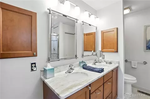 Bath - 4964 Field Point Ct, Dayton, OH 45440 photo 2 of 4