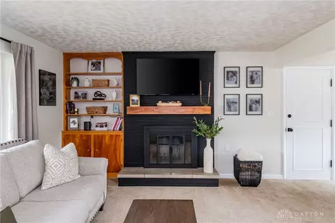 Living - 1040 Kenosha Rd, Dayton, OH 45429 photo 4 of 5