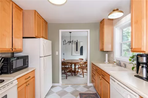 Kitchen - 1040 Kenosha Rd, Dayton, OH 45429 photo 1 of 4