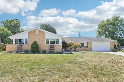 966 Morningside Dr, Xenia, OH 45385