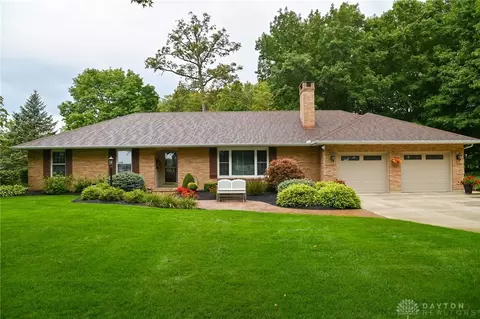 9072 Stillwater Dr, Bradford, OH 45308