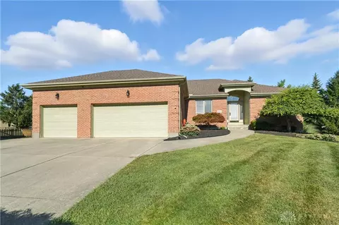 9372 Parkside Dr, Washington Township, OH 45458