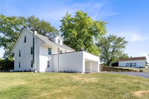 9471 Deardoff Rd, Franklin, OH 45005