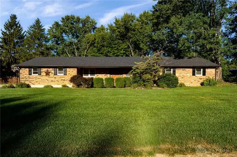 1325 De Quincy Dr, Dayton, OH 45434