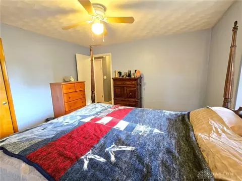 Bedroom - 1290 Red Oaks Cir, Springfield, OH 45506 photo 2 of 4