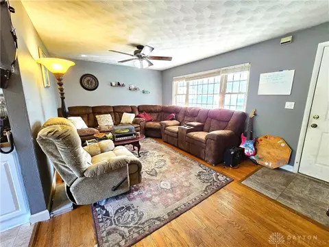Living - 1290 Red Oaks Cir, Springfield, OH 45506 photo 1 of 1