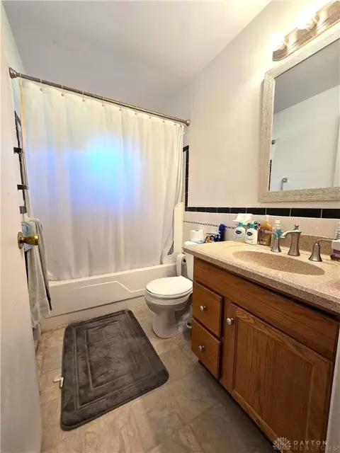 Bath - 1290 Red Oaks Cir, Springfield, OH 45506 photo 1 of 1