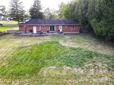 Exterior - 1290 Red Oaks Cir, Springfield, OH 45506 photo 3 of 5