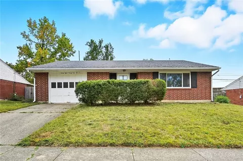 2824 Pinegrove Dr, Dayton, OH 45449