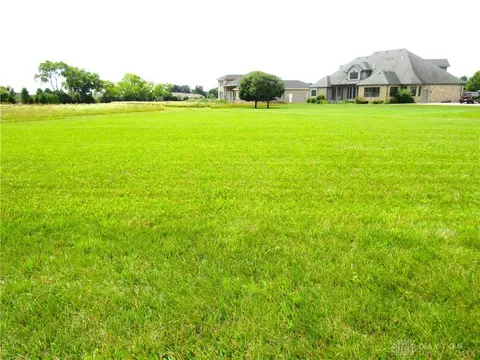 385 Secretariat Dr, Springfield, OH 45503 photo 2
