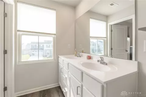 Bath - 172 Skyway Dr, Springfield, OH 45505 photo 4 of 5