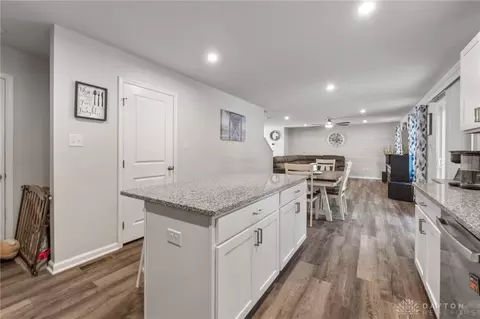 Entry Way - 172 Skyway Dr, Springfield, OH 45505 photo 3 of 7