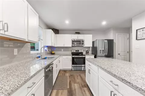 Kitchen - 172 Skyway Dr, Springfield, OH 45505 photo 3 of 5