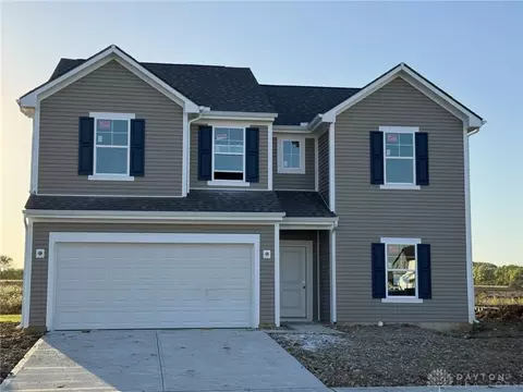 1211 N Scott St, New Carlisle, OH 45344