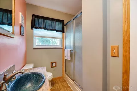 Bath - 308 Canterbury Dr, Springfield, OH 45503 photo 2 of 3