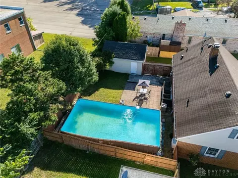 Exterior - 308 Canterbury Dr, Springfield, OH 45503 photo 3 of 7