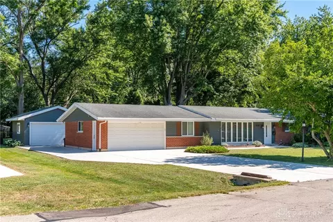 4128 Eckworth Dr, Bellbrook, OH 45305