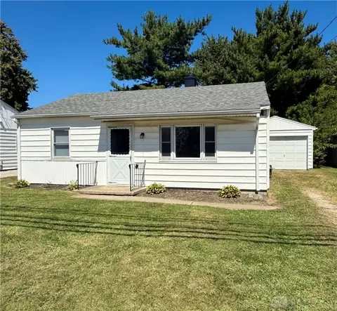 1329 Wayne Rd, Wilmington, OH 45177