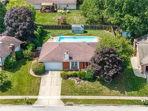 852 Sunset Dr, Englewood, OH 45322
