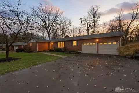 703 Dorchester Dr, Springfield, OH 45506 photo 4