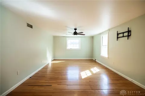 Living - 259 N Broadmoor Blvd, Springfield, OH 45504 photo 4 of 4