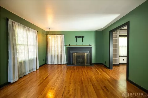 Living - 259 N Broadmoor Blvd, Springfield, OH 45504 photo 1 of 4