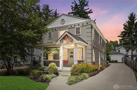 25 Spirea Dr, Oakwood, OH 45419