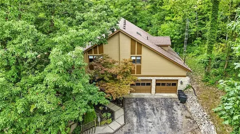 1101 Spruce Dr, Springfield, OH 45504