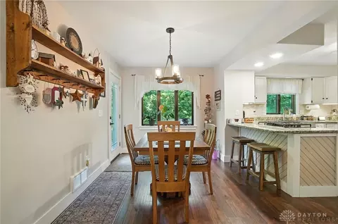 Dining - 1101 Spruce Dr, Springfield, OH 45504 photo 4 of 5
