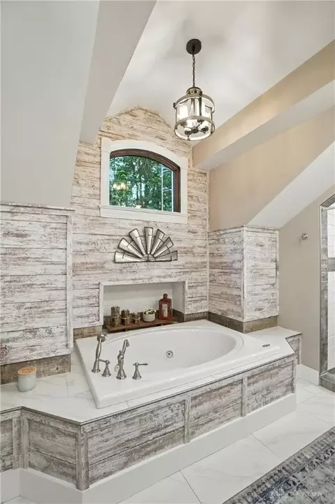 Bath - 1101 Spruce Dr, Springfield, OH 45504 photo 6 of 16
