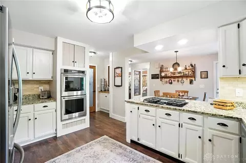 Kitchen - 1101 Spruce Dr, Springfield, OH 45504 photo 5 of 10