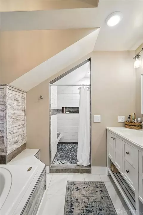 Bath - 1101 Spruce Dr, Springfield, OH 45504 photo 7 of 16