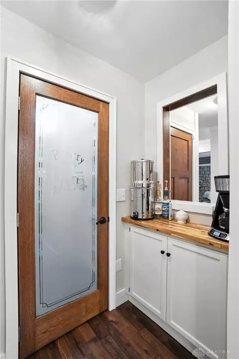 Entry Way - 1101 Spruce Dr, Springfield, OH 45504 photo 7 of 10