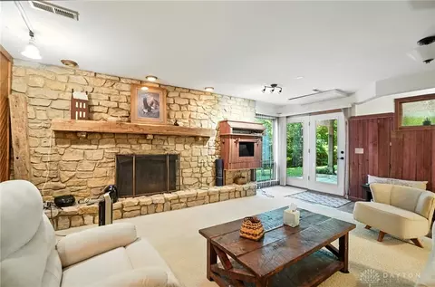 Living - 1101 Spruce Dr, Springfield, OH 45504 photo 7 of 7