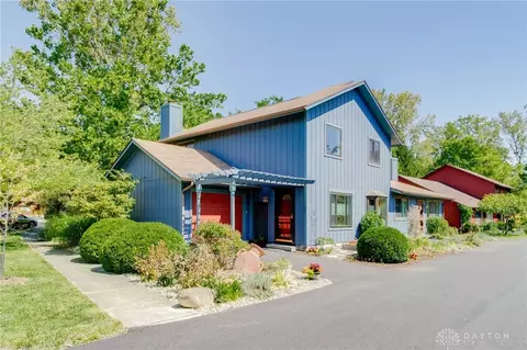 135 Park Meadows Dr, Yellow Springs, OH 45387