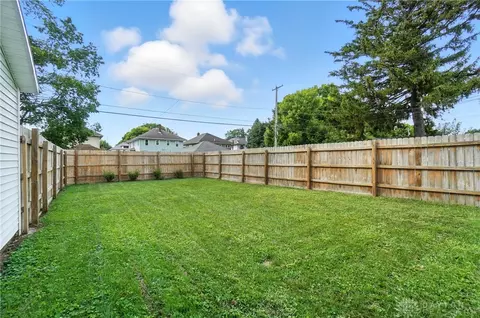 Exterior - 1629 S Limestone St, Springfield, OH 45505 photo 9 of 10