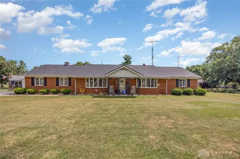 100 E Lewis Ave, Sabina, OH 45169