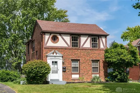 425 Orchard Dr, Oakwood, OH 45419