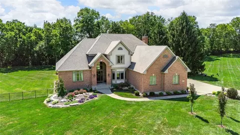 2230 Little Miami Dr, Sugarcreek Township, OH 45370
