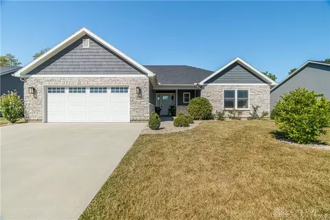2734 Executive Dr, Troy, OH 45373