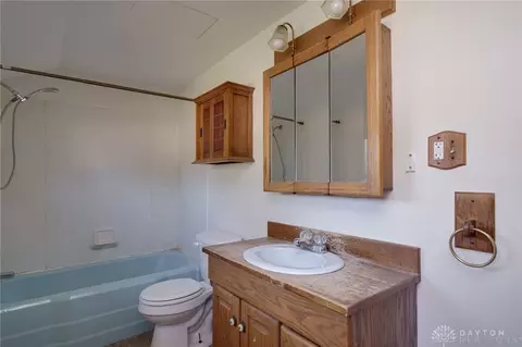 Bath - 1568 Lagonda Ave, Springfield, OH 45503 photo 1 of 1