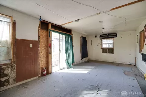 Living - 1568 Lagonda Ave, Springfield, OH 45503 photo 4 of 4
