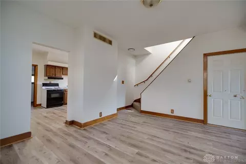 Living - 1568 Lagonda Ave, Springfield, OH 45503 photo 3 of 4